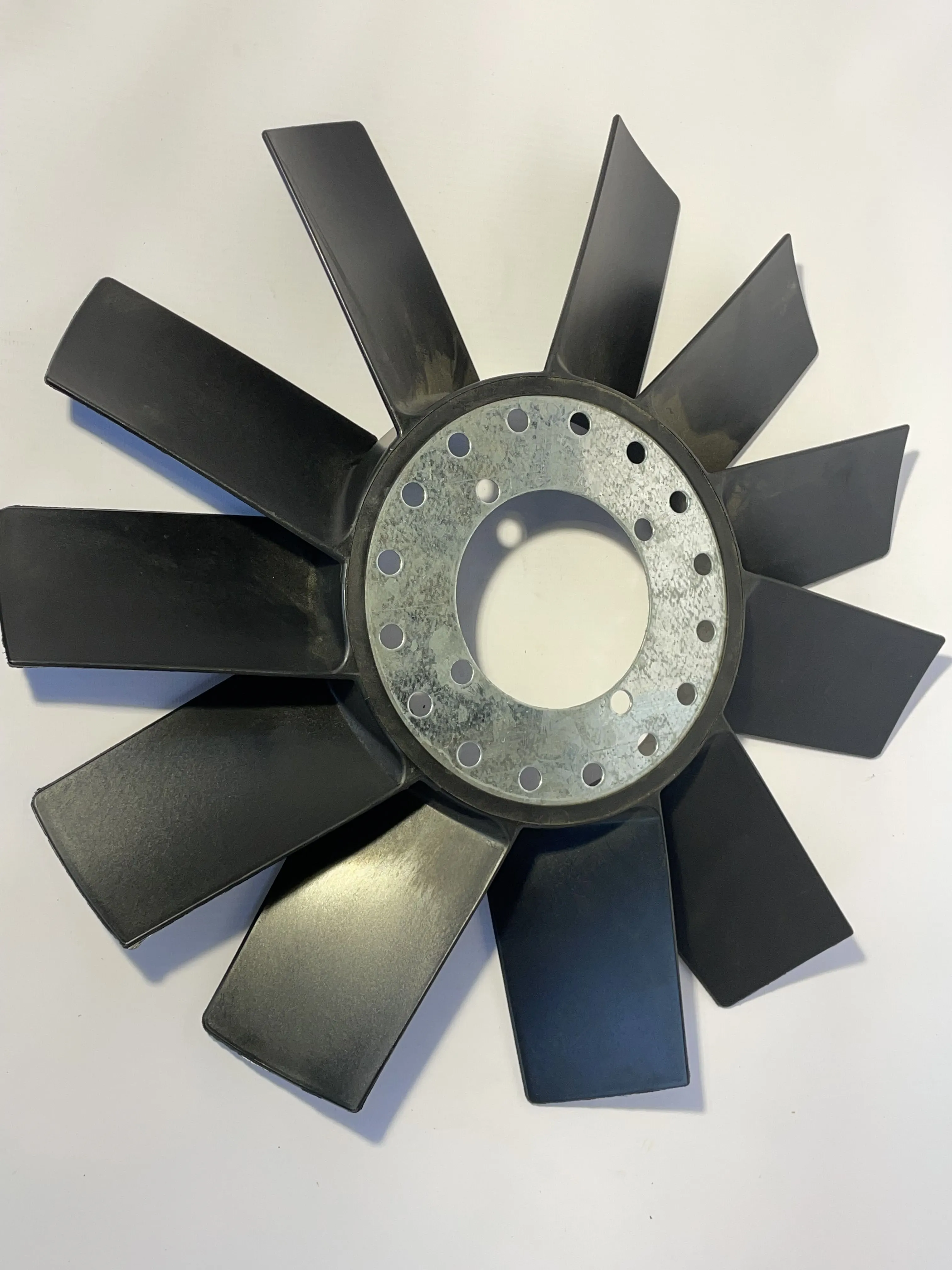 Вентилятор охлаждения ГАЗ 3302 и модиф. дв. Cummins (лопасти)
