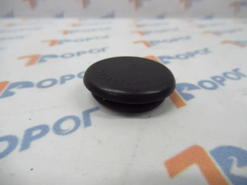 Заглушка щита заднего тормоза Г-3302, 53, 3307 (резина) малая