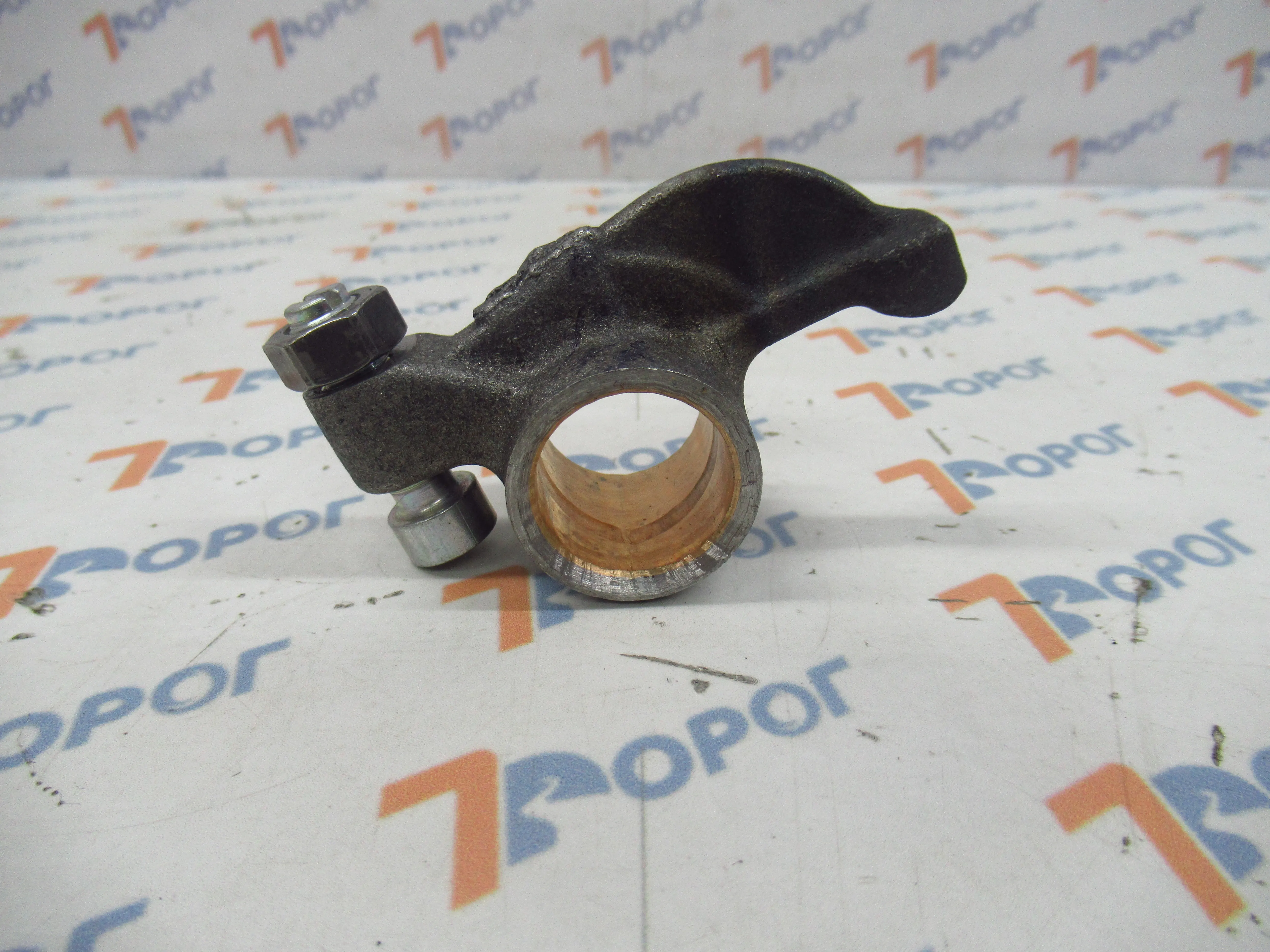 GAZ 42161007112 КОРОМЫСЛО КЛАПАНА С ВИНТОМ ДЛЯ ДВИГАТЕЛЕЙ УМЗ
